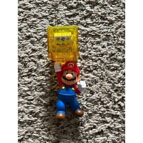 SUPER MARIO Nintendo McDonald's Figure holding‎ 2018 - Picture 1 of 5